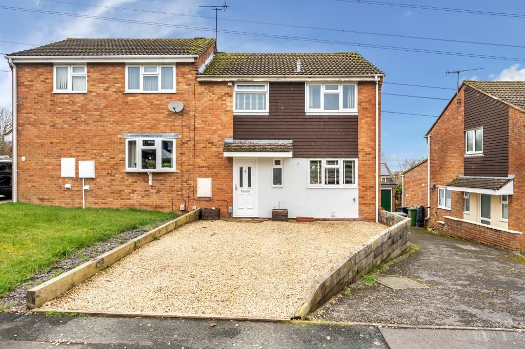 3 bed semidetached house for sale in Swindon, Wiltshire SN25, £290,000