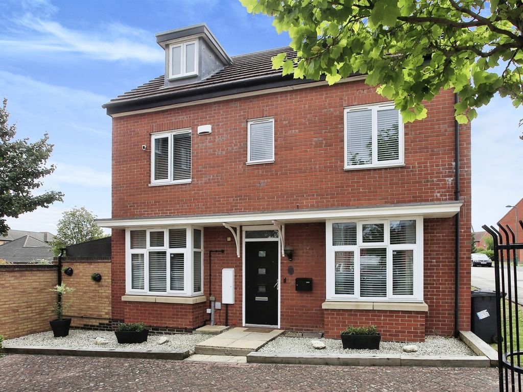 5 bed detached house for sale in Beadle Way, Gunthorpe, Peterborough