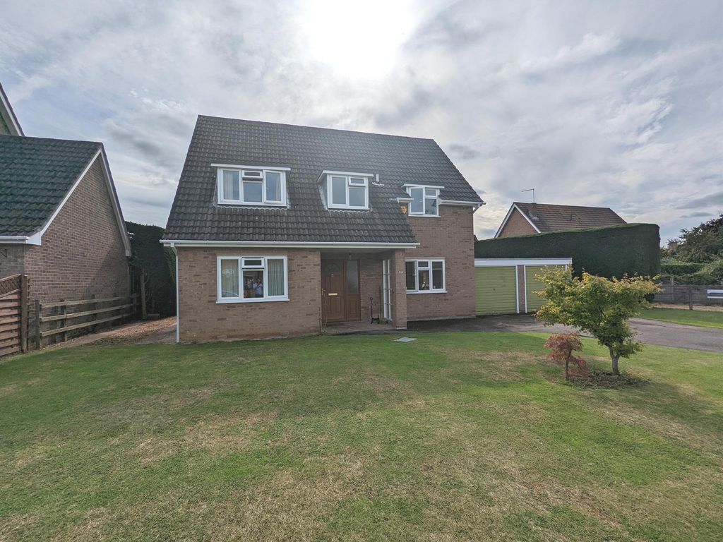 4 bed detached house for sale in Holme Close, Ailsworth, Peterborough
