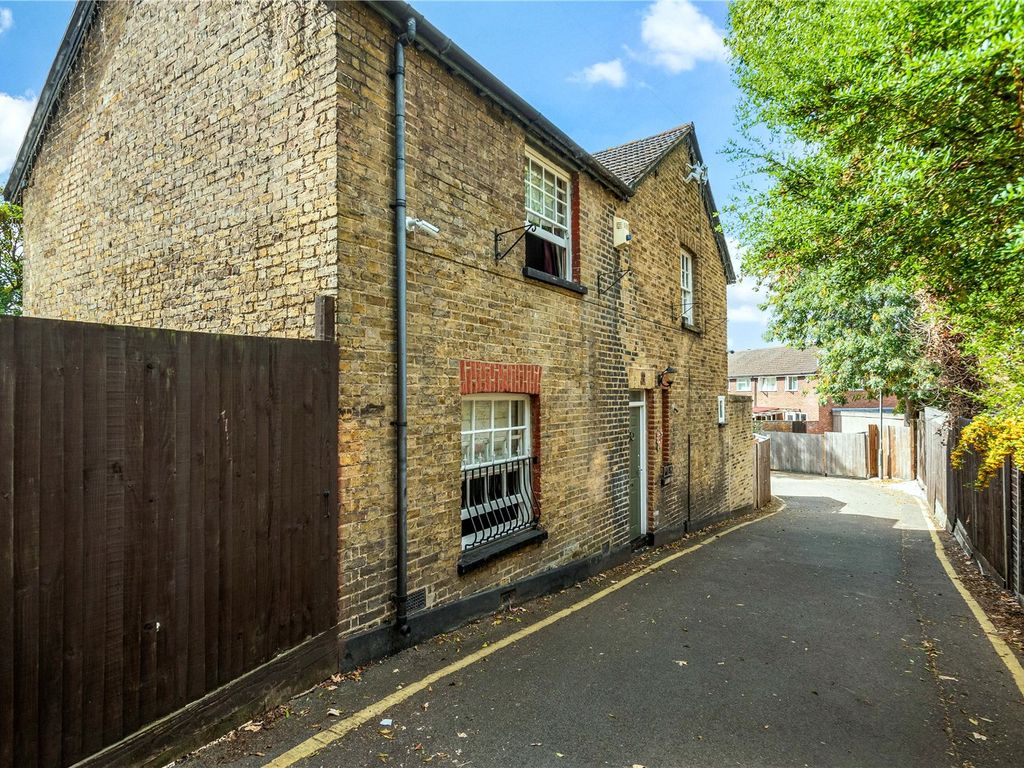 3 bed detached house for sale in Ravensbourne Road, Bromley BR1, £