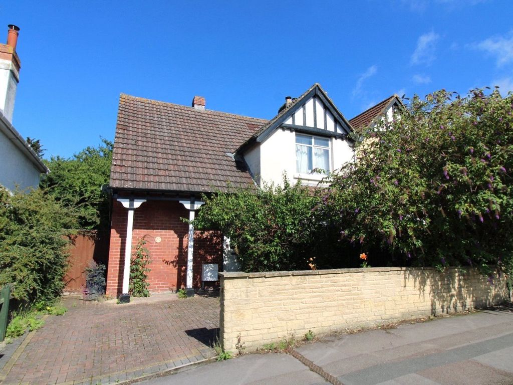 3 bed semidetached house for sale in Croft Road, Old Town, Swindon