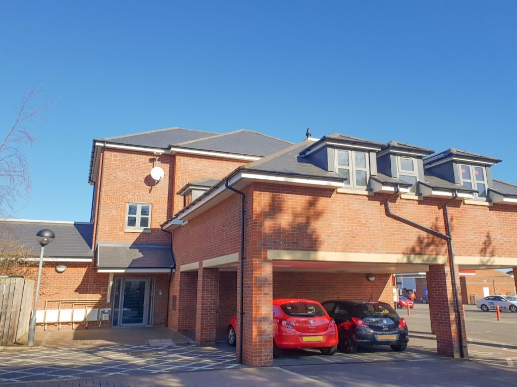 2 bed flat to rent in Acklam Road, Middlesbrough, Cleveland TS5, £625