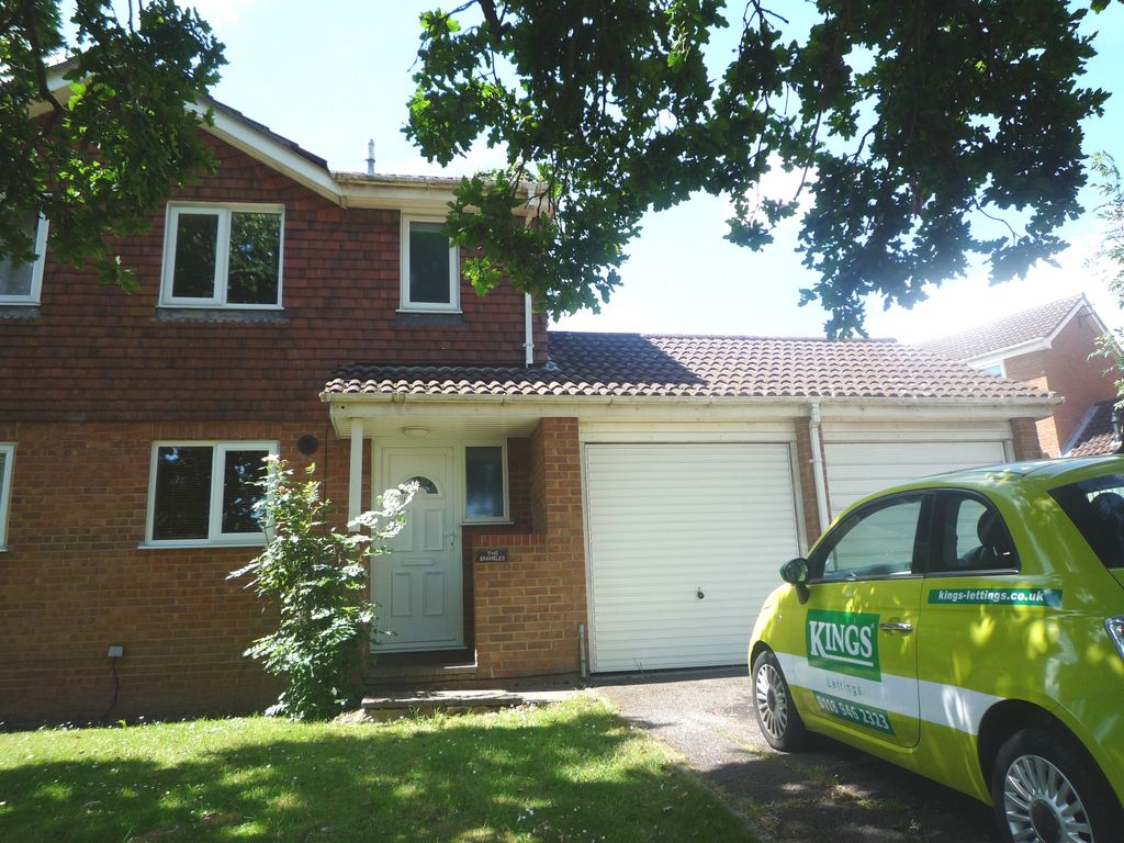 2 bed detached house to rent in Maltby Way, Reading RG6, £1,375 pcm Zoopla