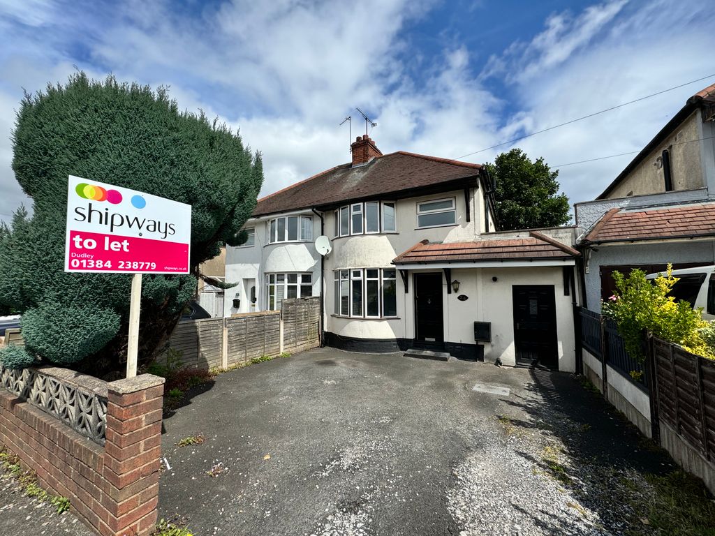 3 bed semidetached house to rent in Road, Dudley DY1, £1,100