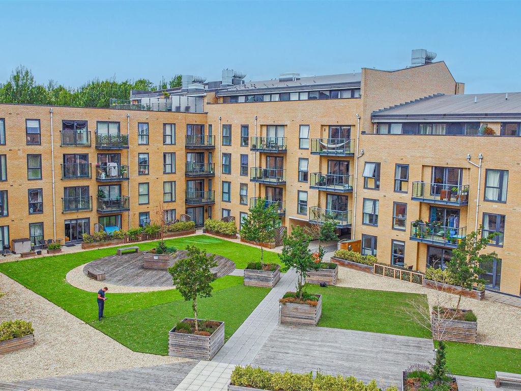 2 bed flat for sale in Richardson House, The Embankment, Nash Mills