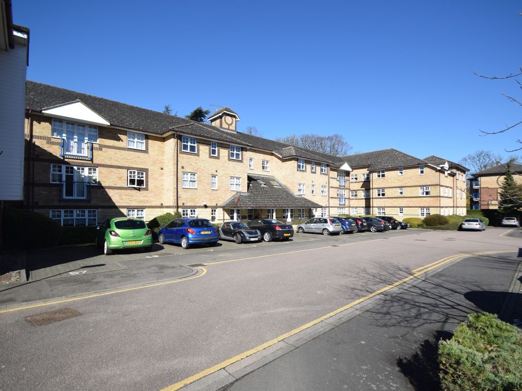 2 bed flat to rent in Barons Court, Earls Meade, Luton, Bedfordshire LU2, £1,200 pcm Zoopla
