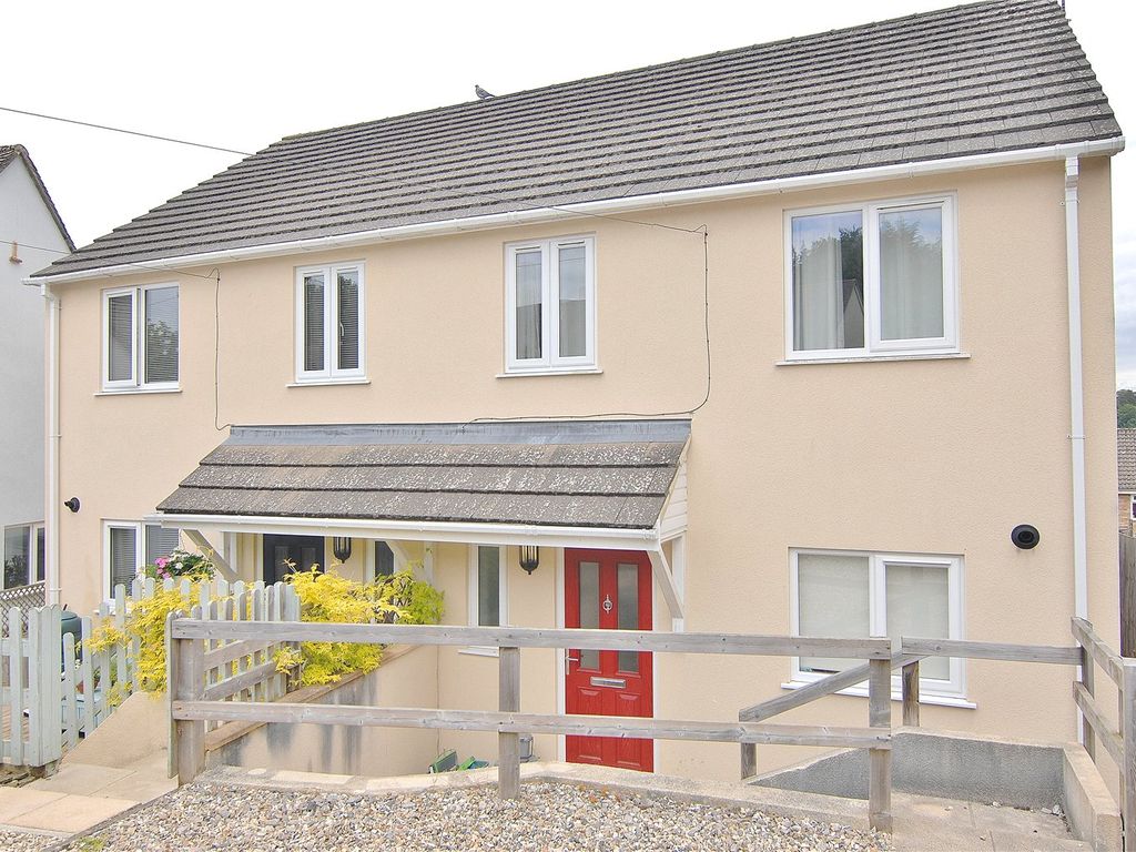 3 bed semidetached house for sale in Middle Tynings, Forest Green