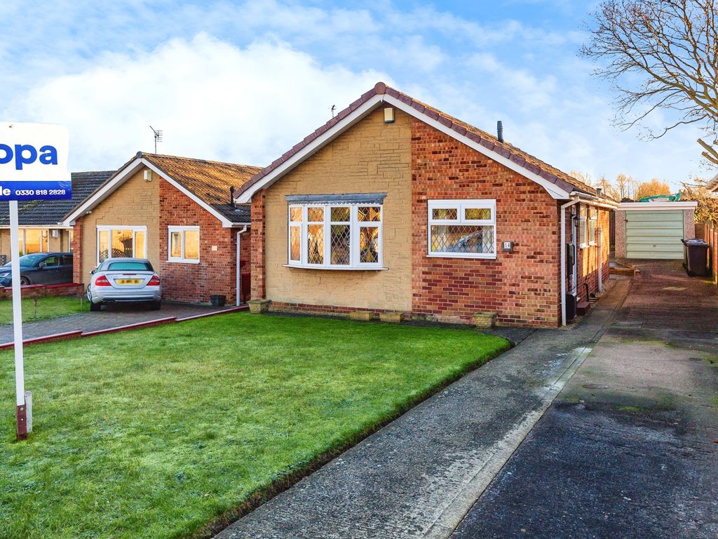 2 bed bungalow for sale in Poplar Avenue, Shafton, Barnsley S72, £