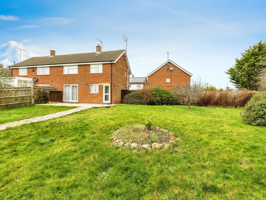 3 bed semidetached house for sale in Bretch Hill, Banbury OX16, £