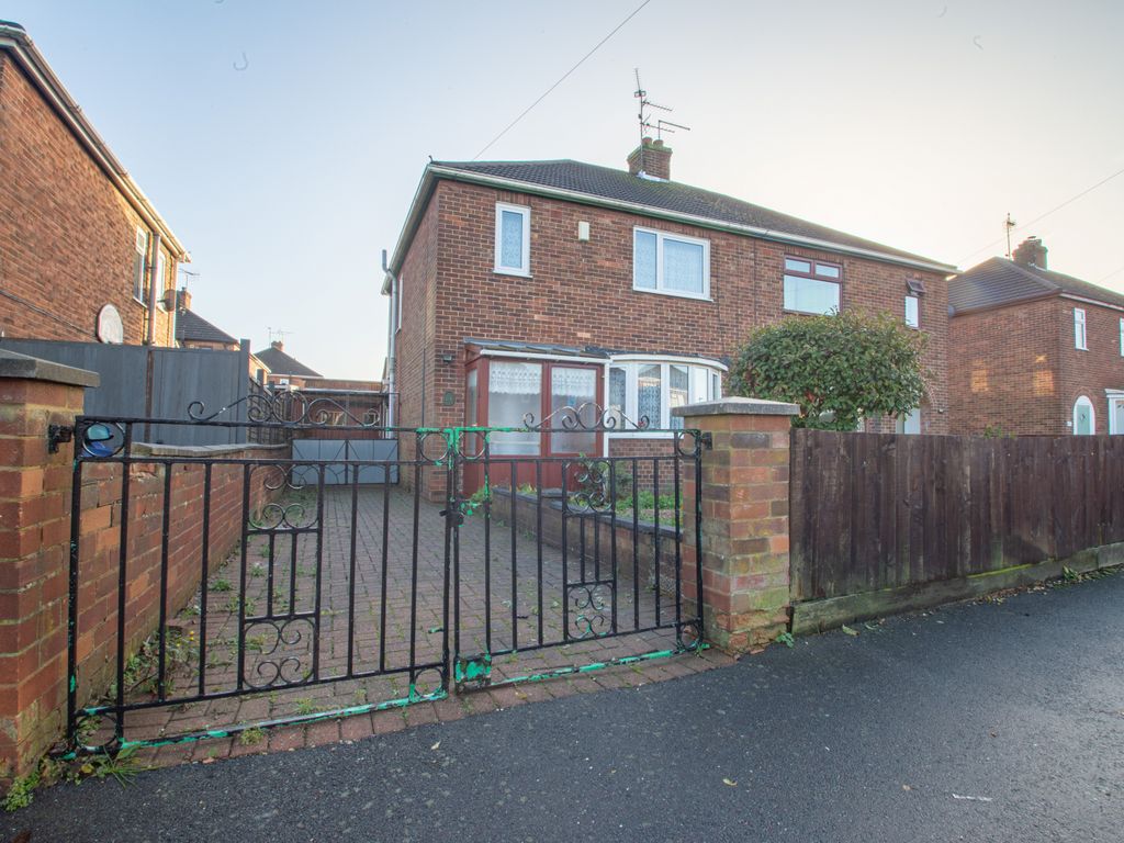 3 bed semidetached house for sale in Ayres Drive, Stanground