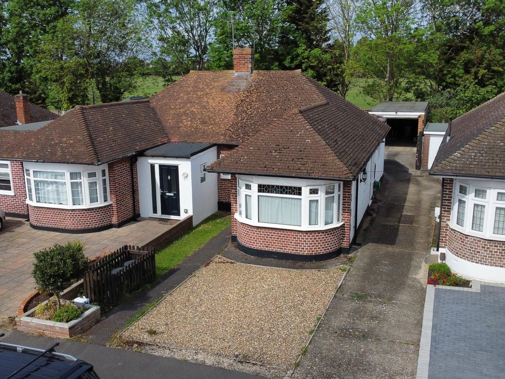 3 bed semidetached bungalow for sale in Pavilion Way, Ruislip HA4, £