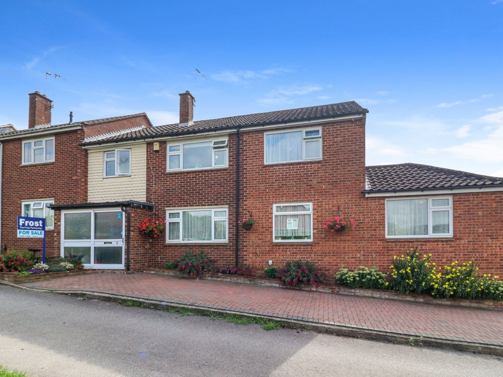 4 bed semidetached house for sale in Hill Farm Road, Chesham HP5, £