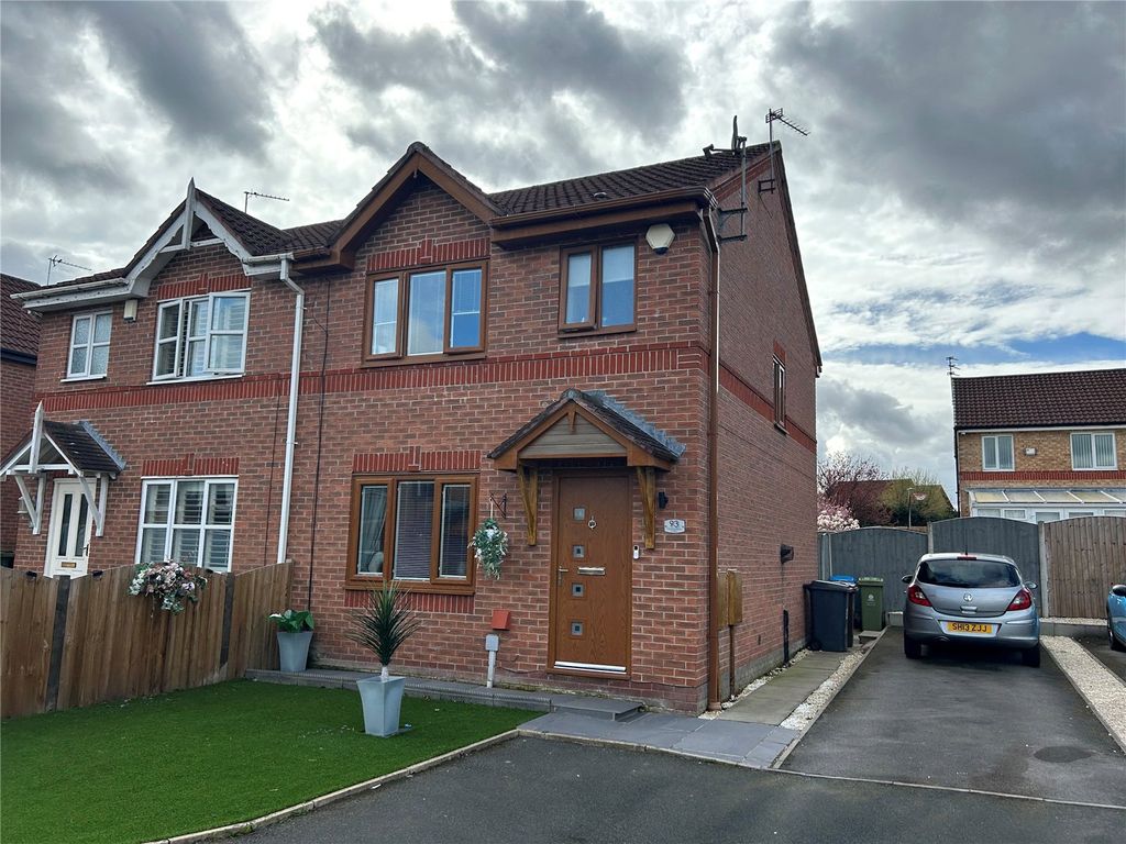 3 bed semidetached house for sale in Cairnwell Road, Chadderton