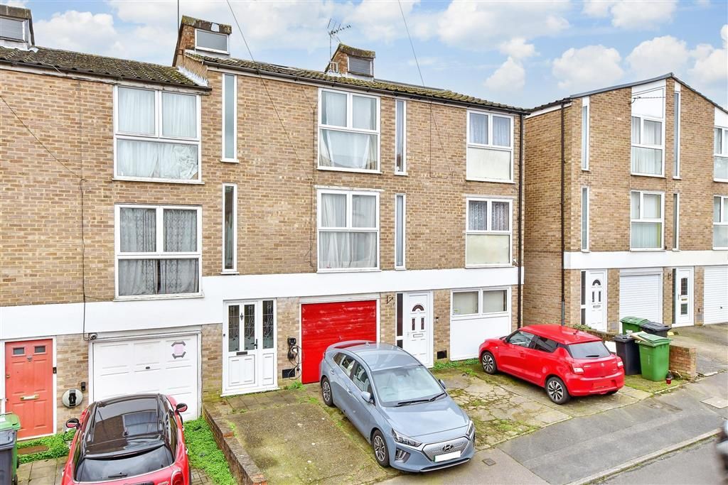 3 bed town house for sale in Charlton Street, Maidstone, Kent ME16, £