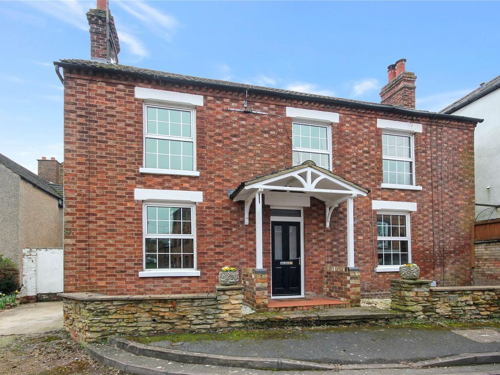 3 bed cottage for sale in Harcourt Square, Earls Barton, Northampton