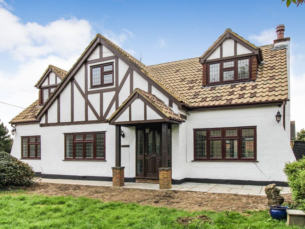 4 bed detached house to rent in Silver Birch, Clyde Road, Hoddesdon