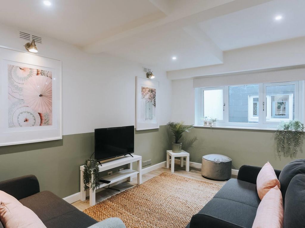 2 bed flat for sale in Kilworthy Hill, Tavistock PL19, £140,000 Zoopla