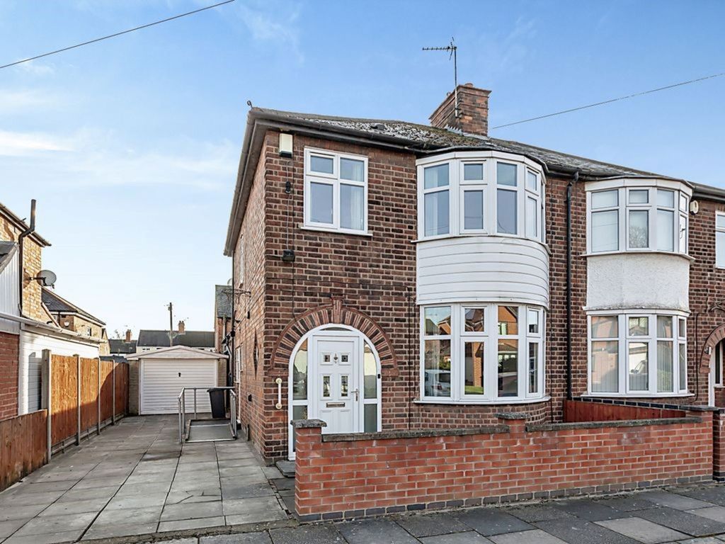 3 bed semidetached house for sale in Neville Road, Western Park