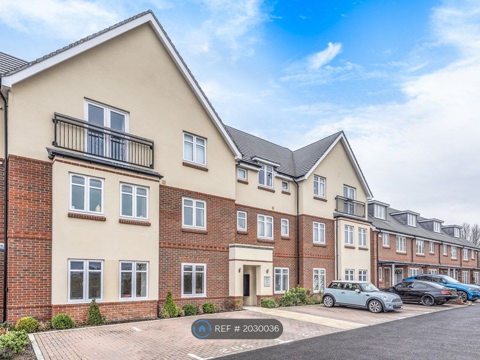 2 bed flat to rent in Louden Square, Earley, Reading RG6, £1,895 pcm