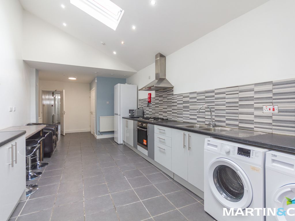 5 bed terraced house to rent in St Marys Road, Bearwood B67, £2,500 pcm