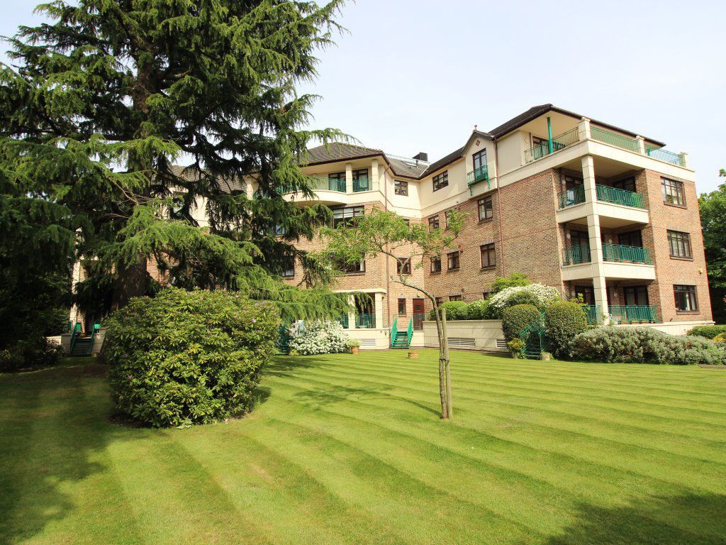 3 bed flat to rent in High Road, Bushey Heath, Bushey WD23, £3,500 pcm Zoopla