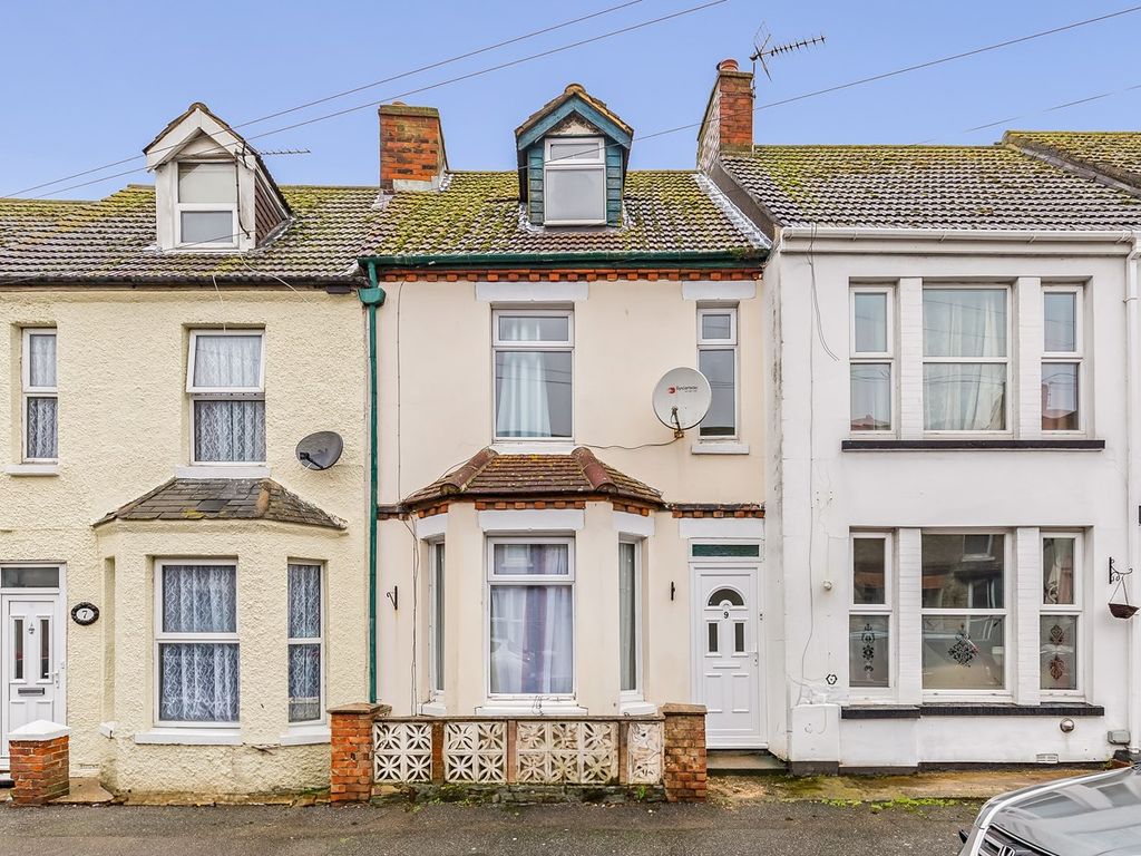 3 bed terraced house to rent in Fernbank Crescent, Folkestone