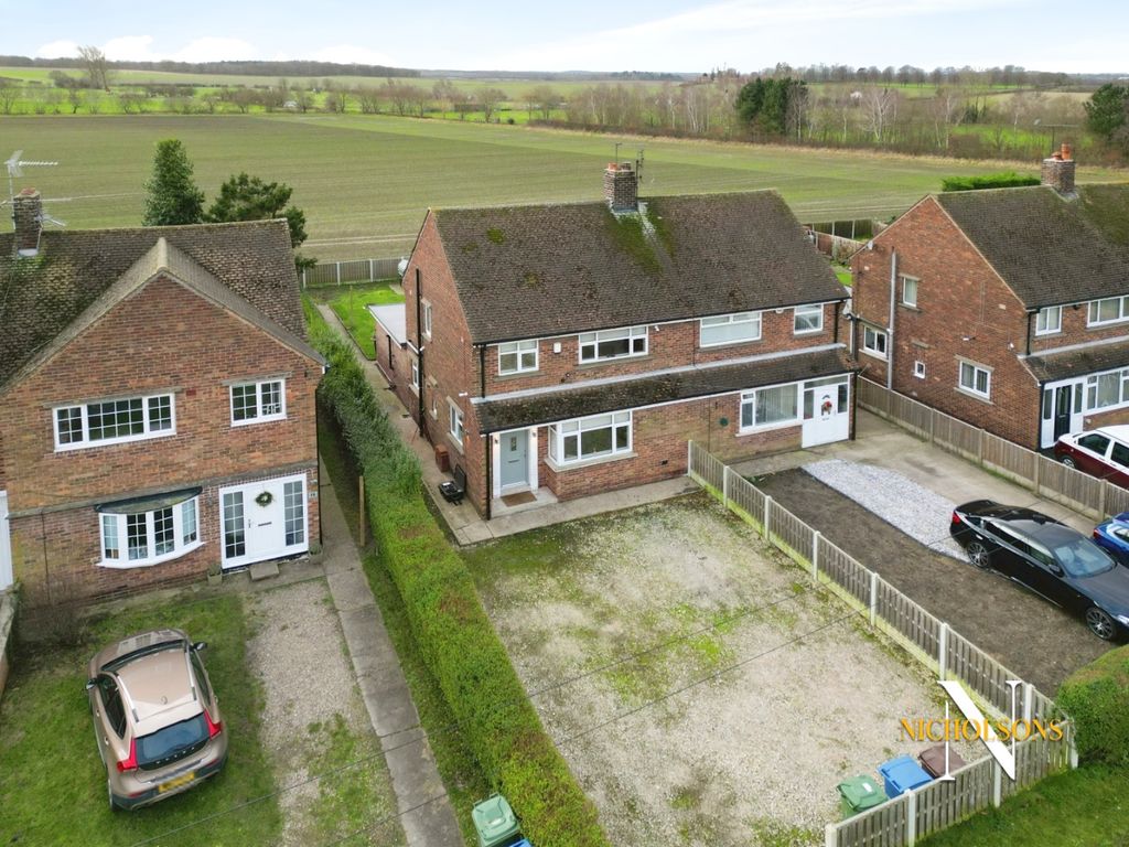 3 bed semidetached house for sale in Priory Close, Mattersey