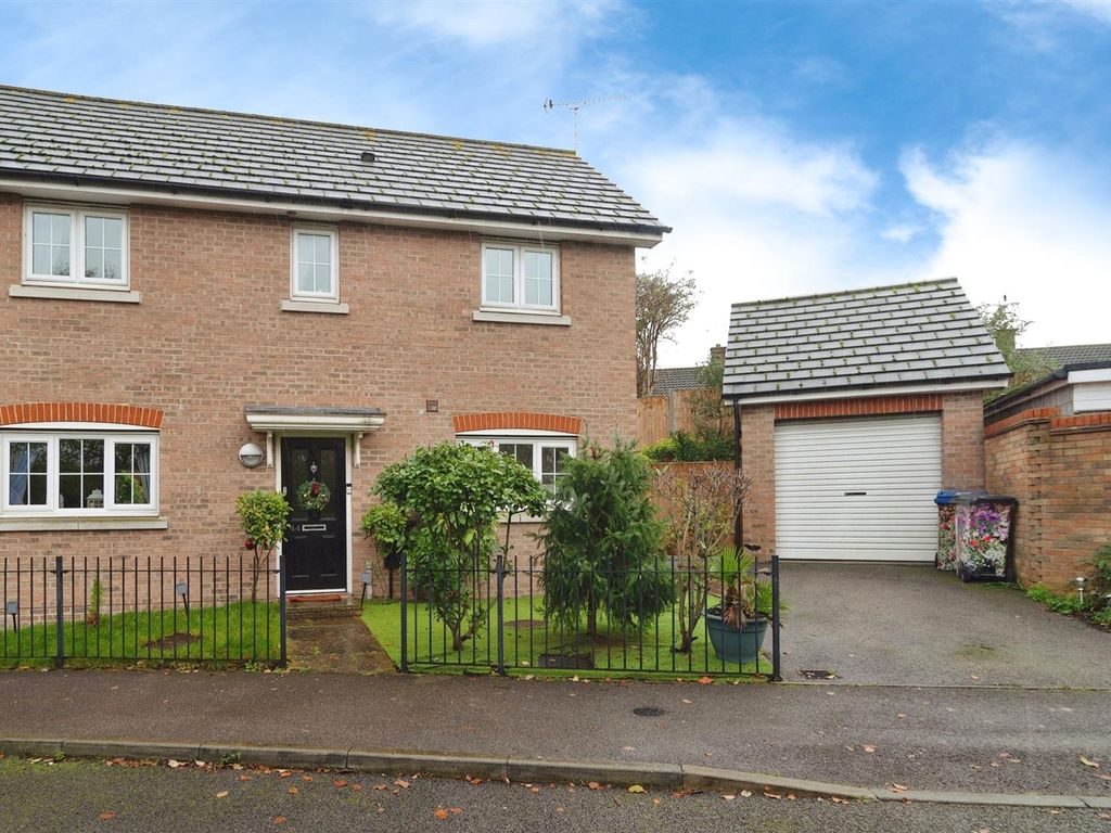 3 bed end terrace house for sale in Weymouth Drive, Chafford Hundred, Grays RM16, £450,000 Zoopla