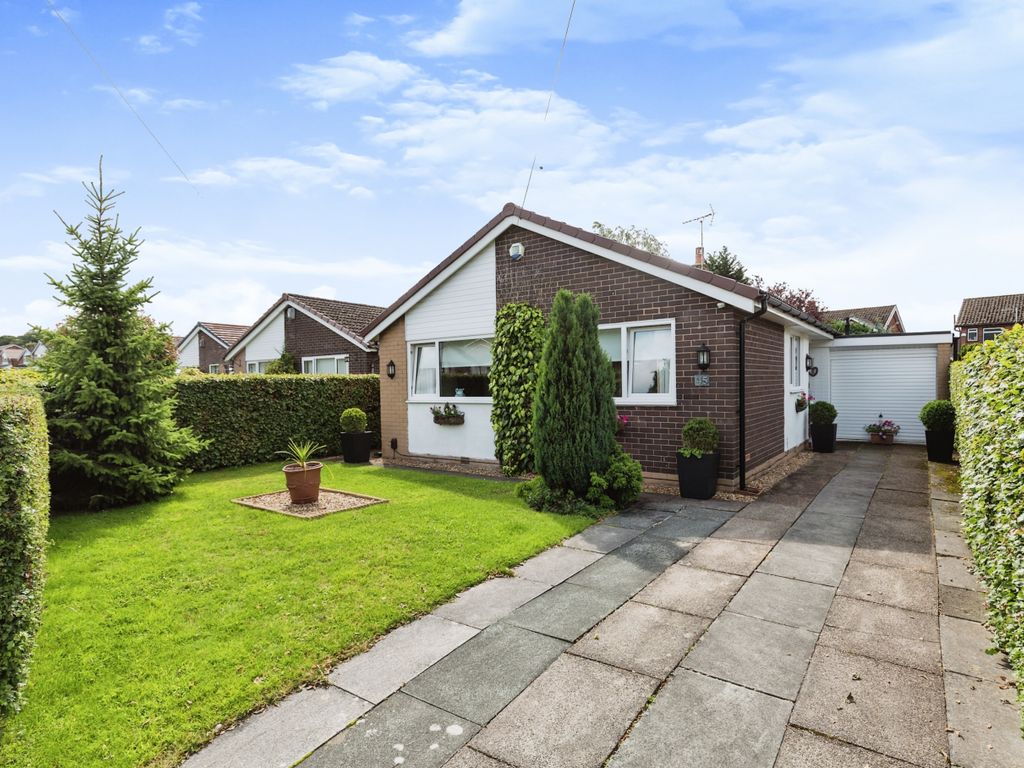3 bed bungalow for sale in Cedarwood Drive, Leyland, Lancashire PR25 Zoopla