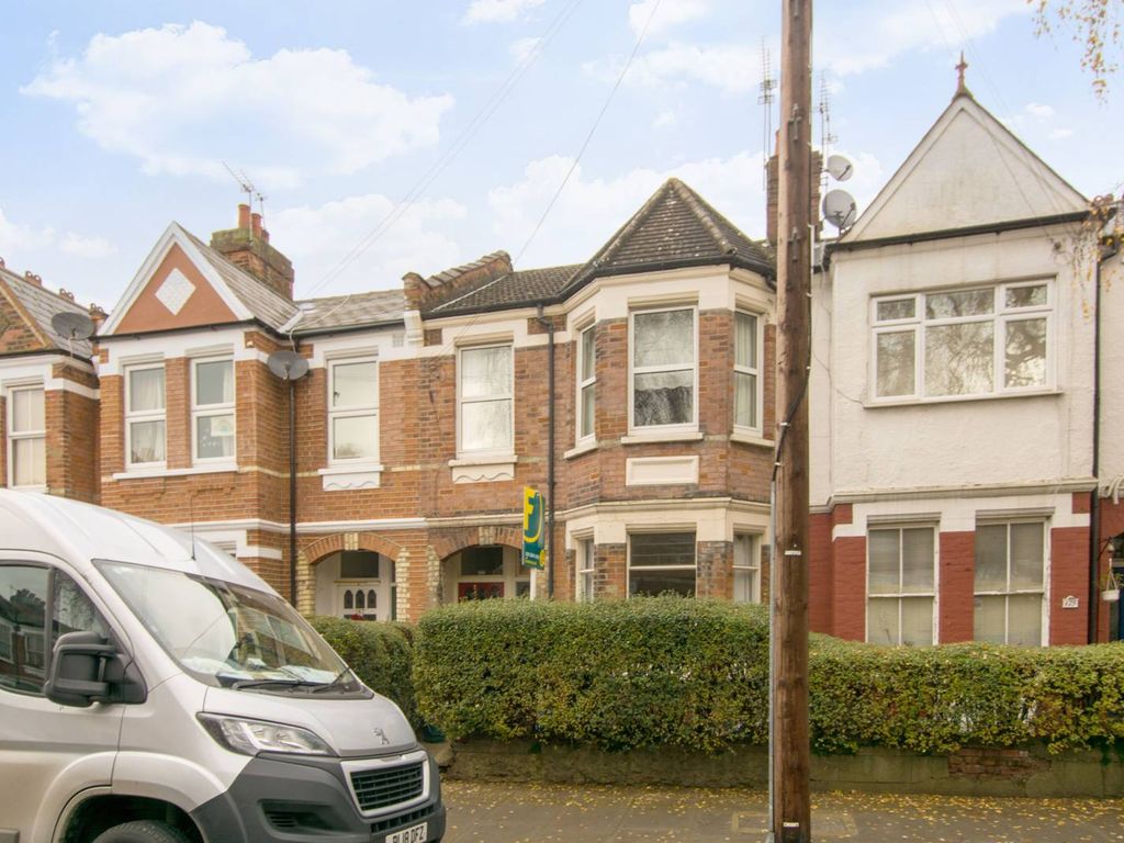 2 bed flat to rent in Lyndhurst Road, Palmers Green N22, Wood Green