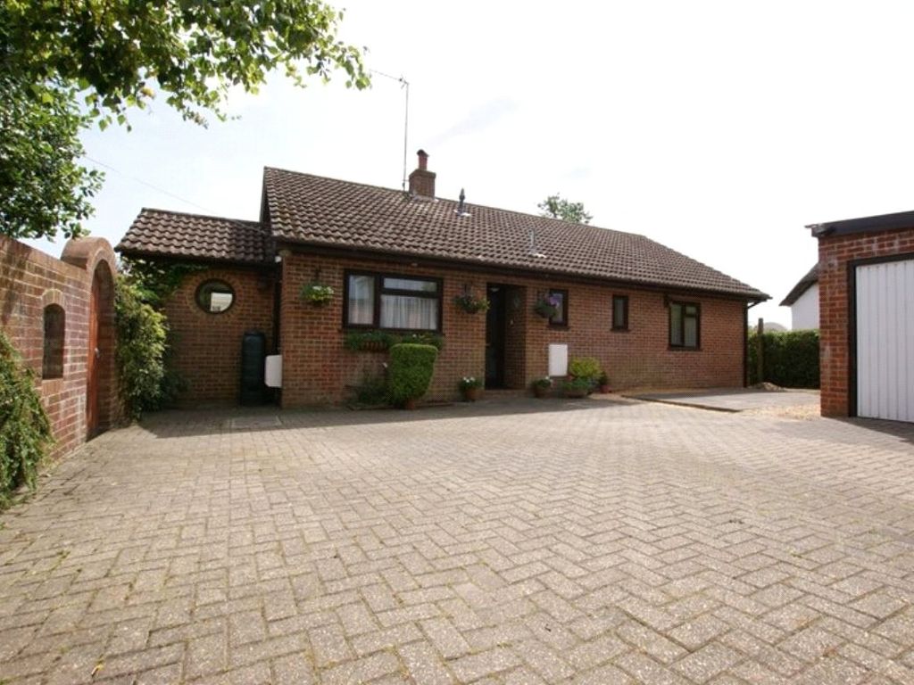 2 bed bungalow to rent in Huntick Road, Lytchett Matravers, Poole