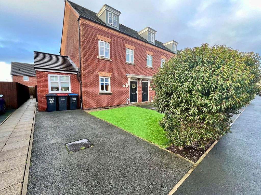 3 bed town house for sale in Hawthorn Drive, Thornton FY5, £214,950 Zoopla