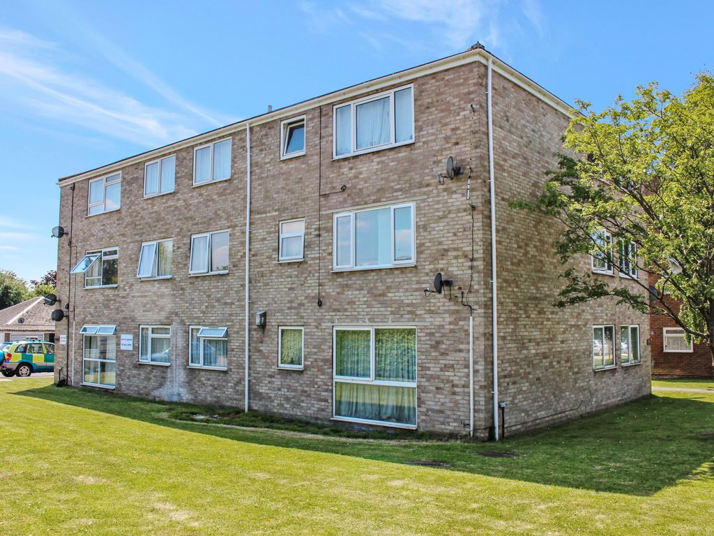 2 bed flat to rent in Sandgate, Lower Stratton, Swindon SN3, £850 pcm