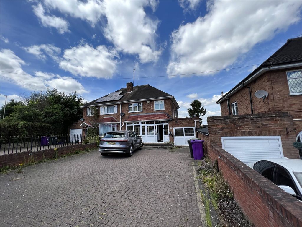 4 bed semidetached house for sale in Penn Road, Wolverhampton, West