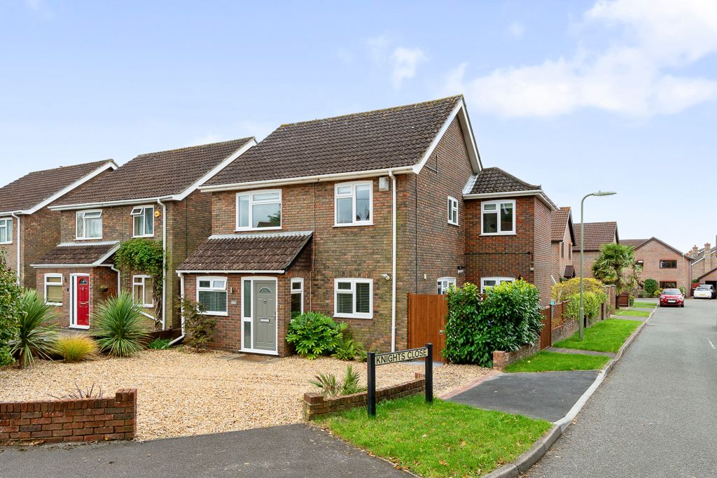4 bed detached house for sale in Warsash Road, Warsash, Southampton