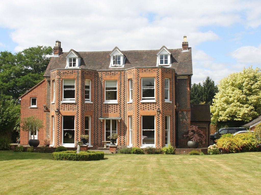 5 bed detached house for sale in Laindon Common Road, Little Burstead