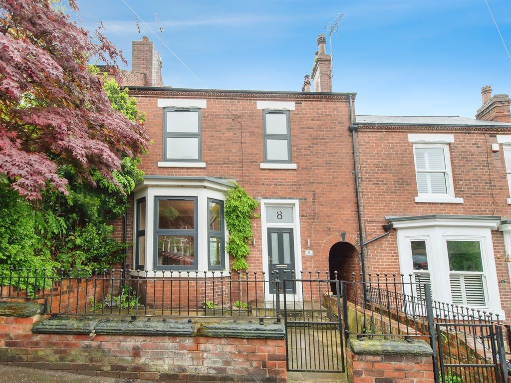 3 bed terraced house to rent in Banks Avenue, Pontefract WF8, £1,000 pcm Zoopla