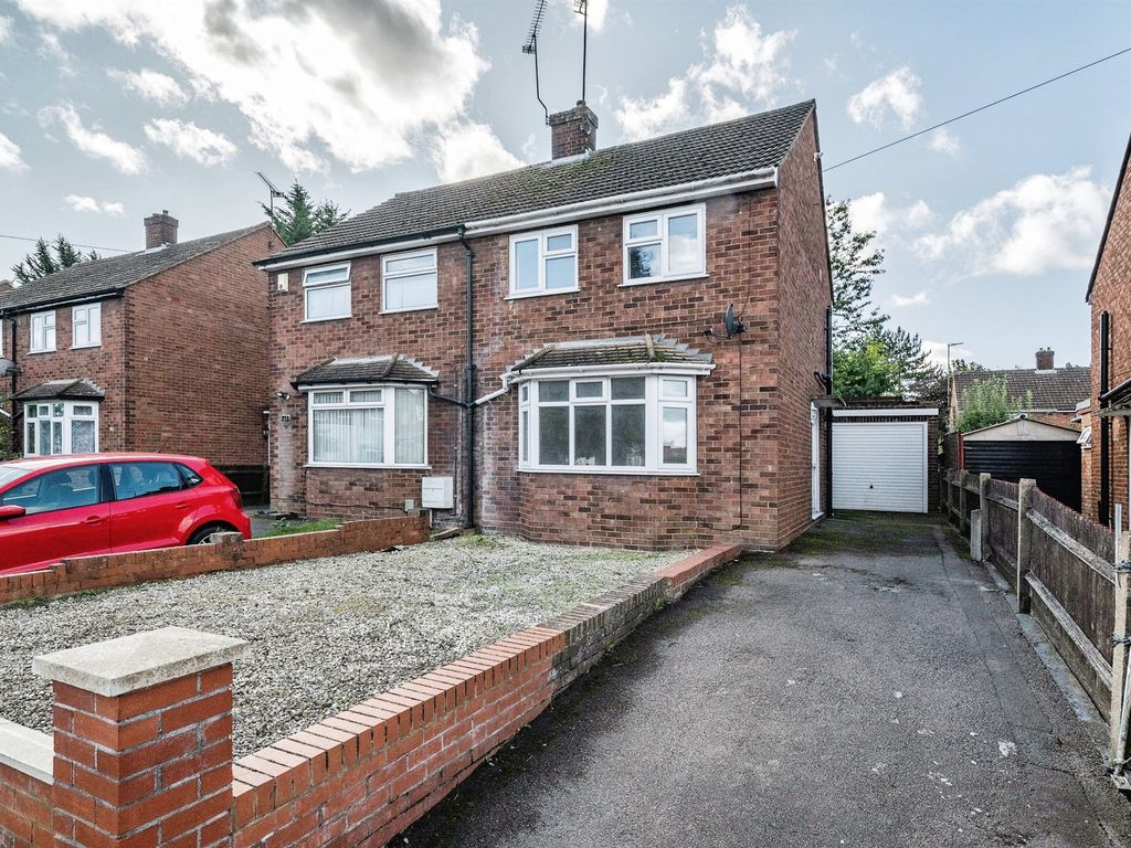3 bed semidetached house for sale in Wordsworth Road, Luton LU4, £