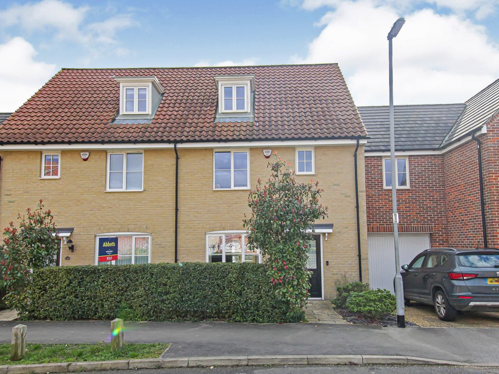 3 bed semidetached house for sale in Celandine View, Soham, Ely