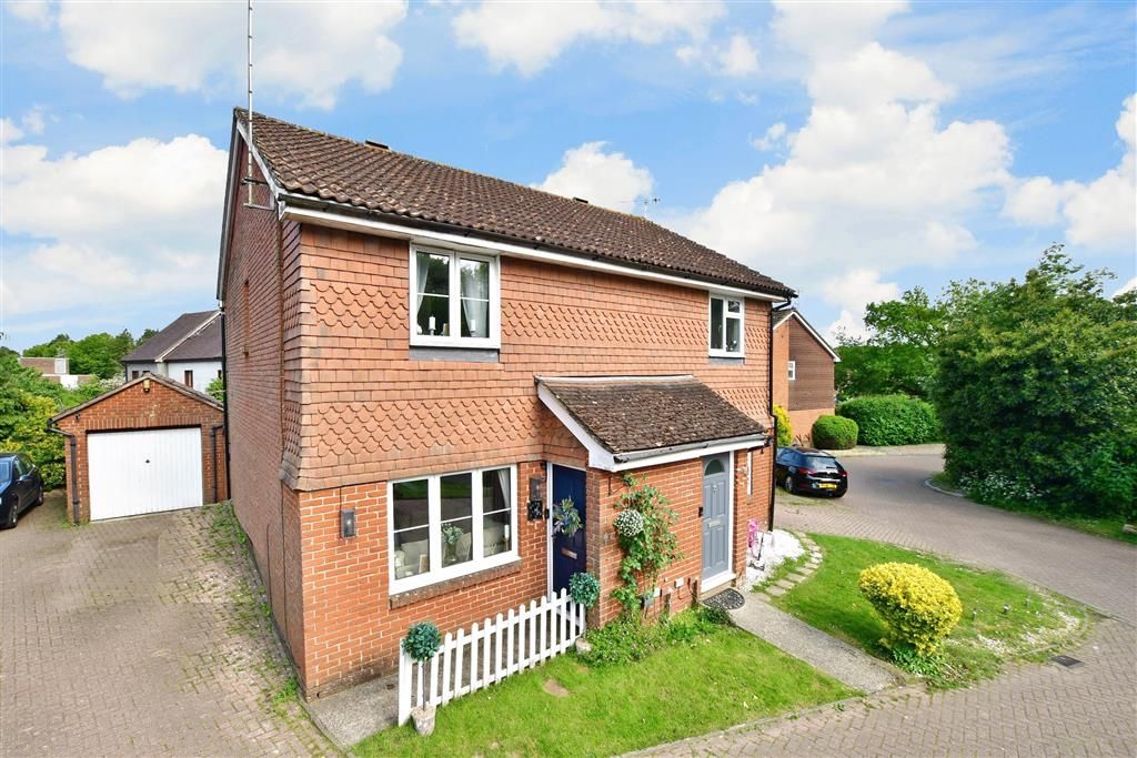 3 bed semidetached house for sale in Bakers Way, Capel, Dorking