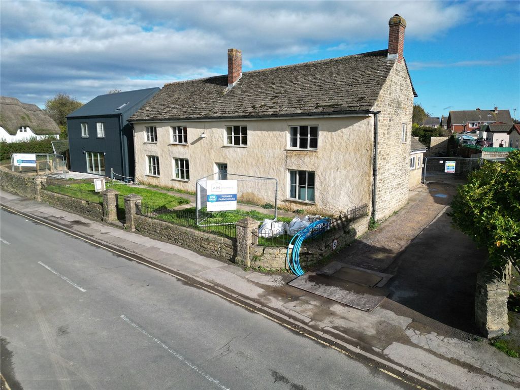 5 bed detached house for sale in The Limes, Stratton St Margaret