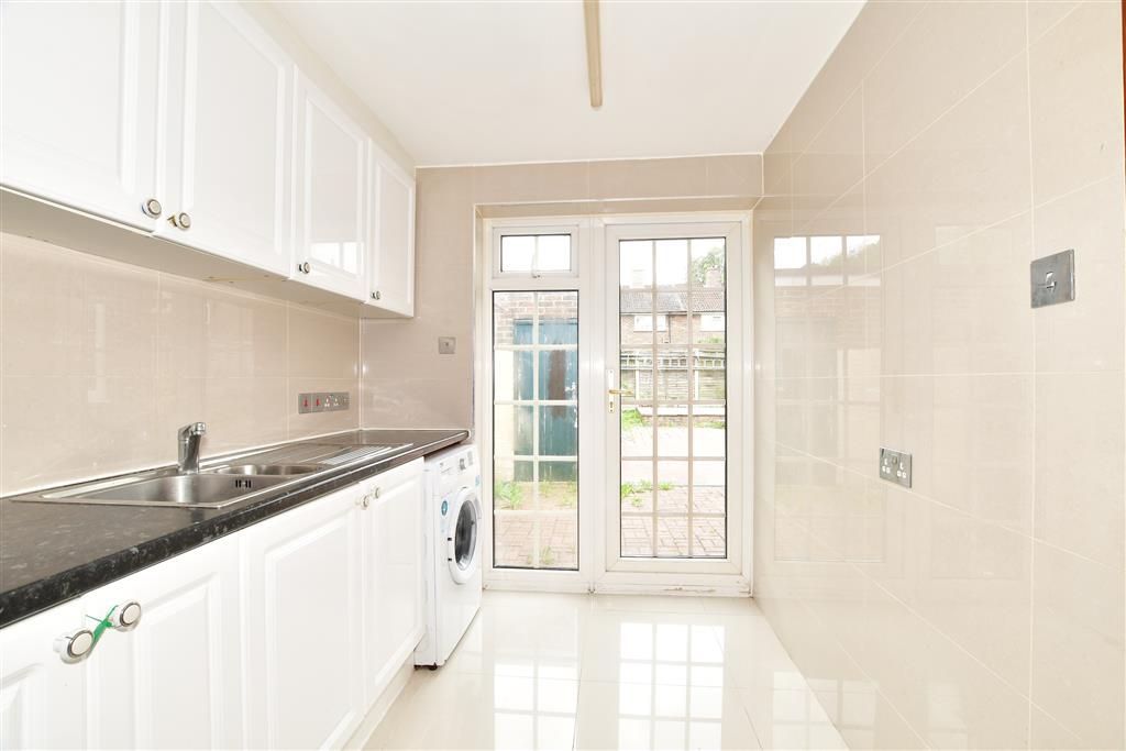 3 bed end terrace house for sale in Shaws Road, Northgate, Crawley