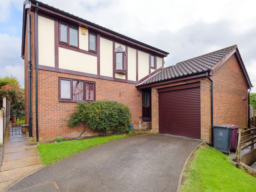 3 bed detached house for sale in Foxcroft Drive, Killamarsh S21, £