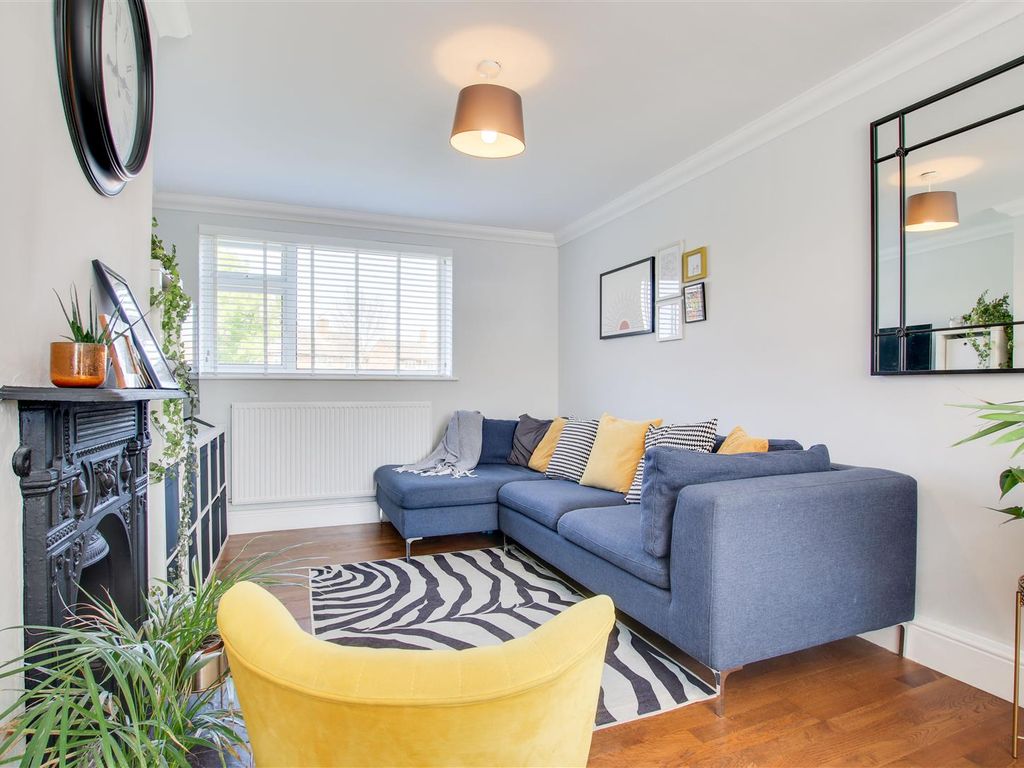 2 bed flat for sale in Cunningham Road, Cheshunt, Waltham Cross EN8