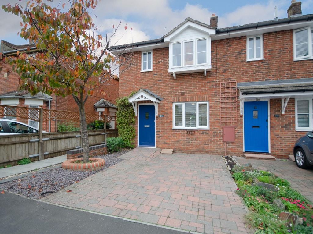 2 bed end terrace house to rent in Commercial Street, Bitterne Village