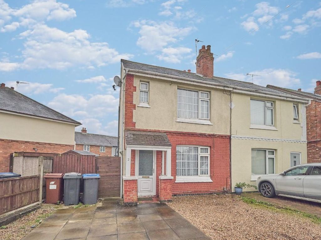 2 bed semidetached house for sale in Rutland Avenue, Hinckley LE10, £