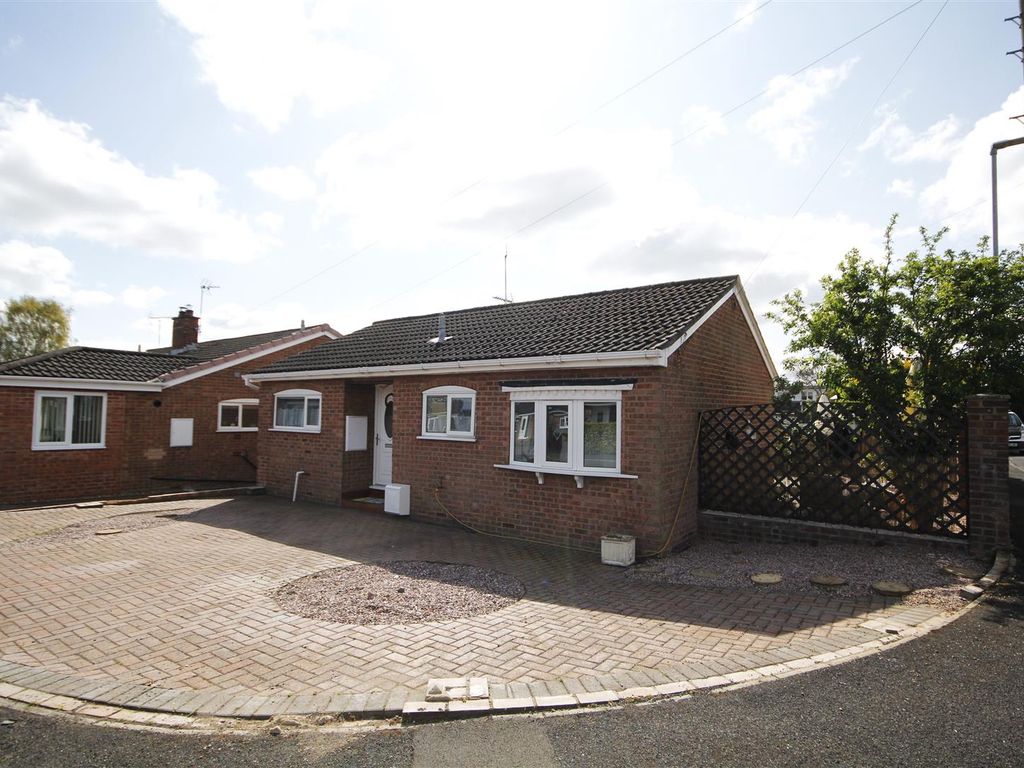 2 bed detached bungalow for sale in Moorfield Drive, Wilberfoss, York 5
