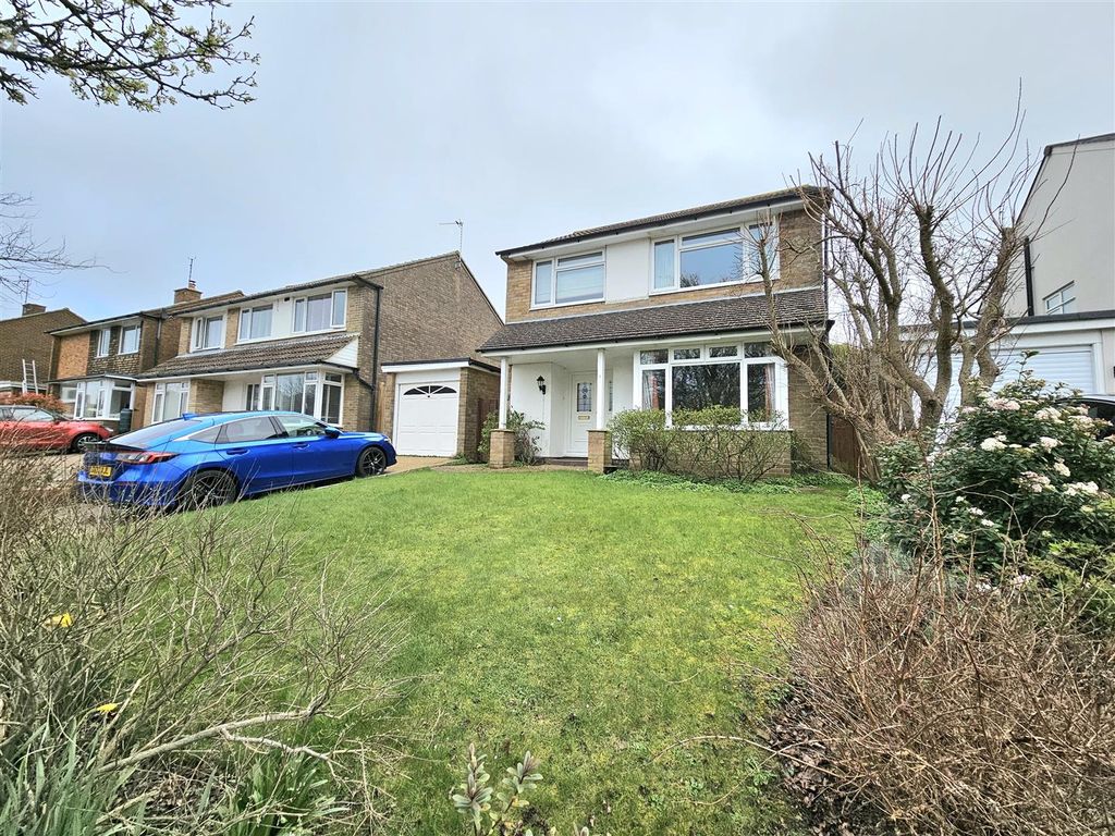 3 bed detached house for sale in Glendale Avenue, Eastbourne BN21, £