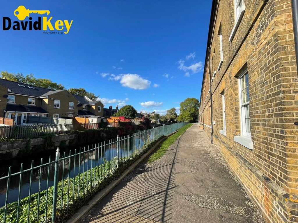 1 bed flat to rent in James Lee Square, Enfield EN3 Zoopla