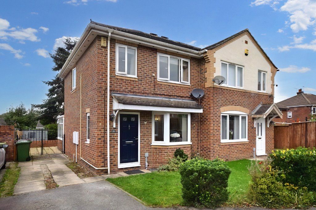 3 bed semidetached house for sale in Rishworth Close, Wrenthorpe